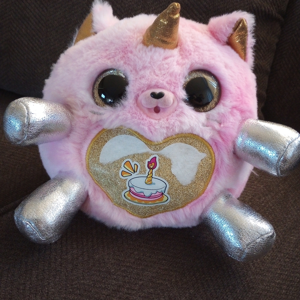 Zuru Rainbowcorns Adopt-A-Corn Kitten Toy Plush.